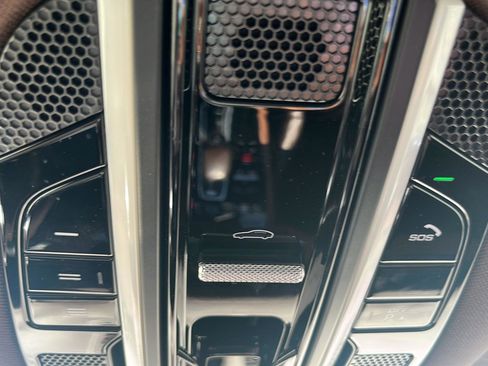 Used 2019 Porsche Cayenne image 11