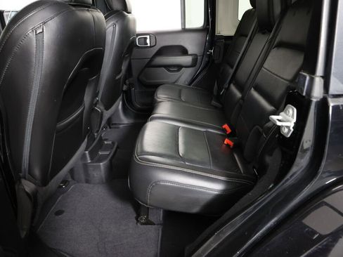 Used 2019 Jeep Wrangler Unlimited Sahara AWD/4WD image 17