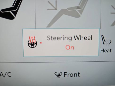 Used 2023 Chrysler Pacifica Touring-L image 49