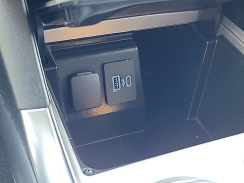 Used 2023 Ford Explorer Limited w/ Equipment Group 301A RWD image 32