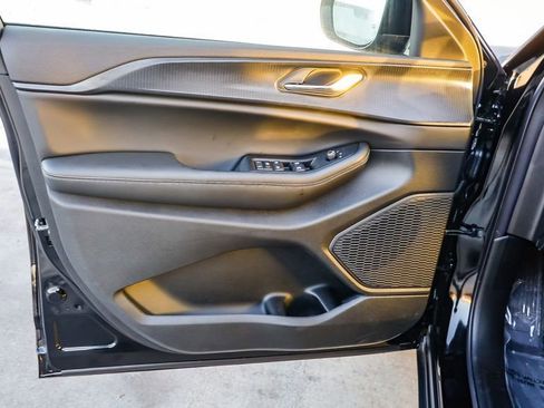 New 2025 Jeep Grand Cherokee Altitude image 49