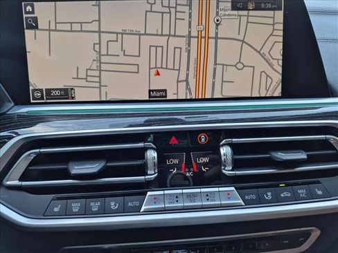 Used 2022 BMW X7 xDrive40i w/ M Sport Package AWD/4WD image 18