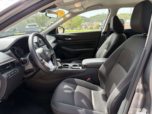 Used 2024 Nissan Altima 2.5 SV image 4