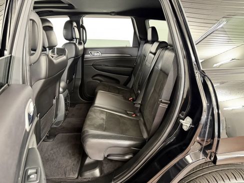 Used 2019 Jeep Grand Cherokee Altitude AWD/4WD image 28