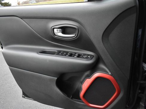 Used 2022 Jeep Renegade Trailhawk w/ Trailer Tow Group image 27