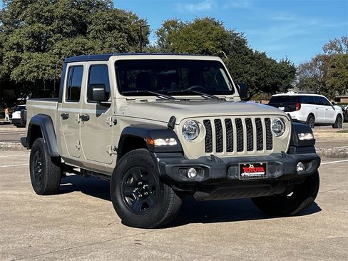 Used 2020 Jeep Gladiator Sport image 2
