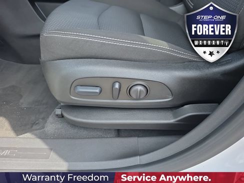Used 2023 GMC Terrain SLE w/ Driver Convenience Package AWD/4WD image 13