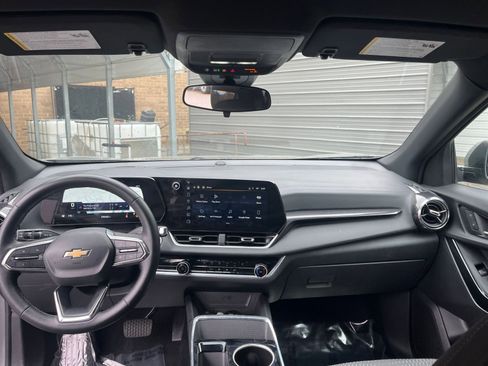 Used 2025 Chevrolet Equinox LT image 29