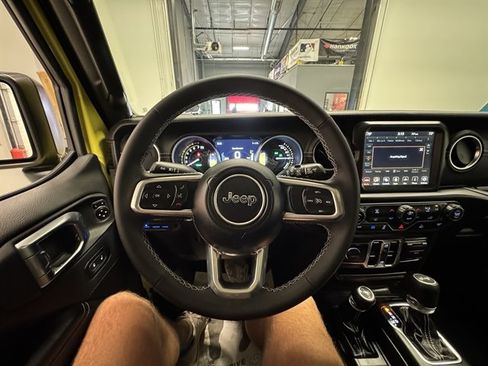 Used 2023 Jeep Wrangler Unlimited Sahara AWD/4WD image 28