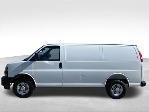 New 2026 Chevrolet Express 2500 RWD image 4