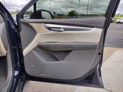 Used 2017 Cadillac XT5 Premium Luxury FWD image 20