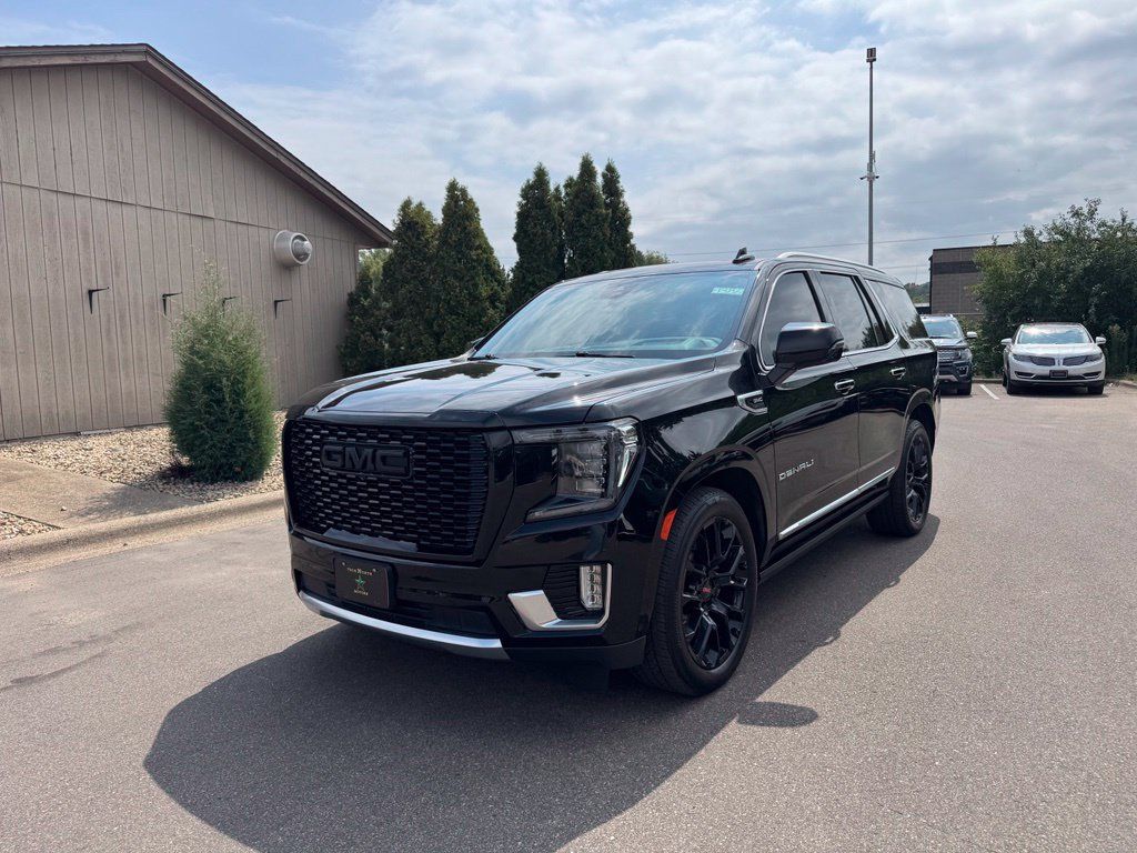 Used 2023 GMC Yukon Denali w/ Denali Reserve Package AWD/4WD image 2