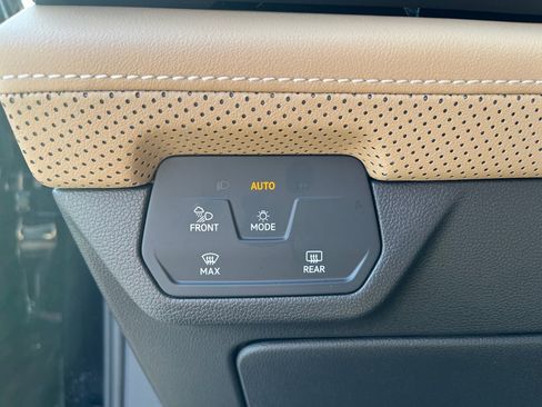 Used 2025 Volkswagen Atlas Cross Sport SE image 20