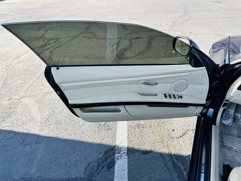 Used 2010 BMW 328i Convertible image 14