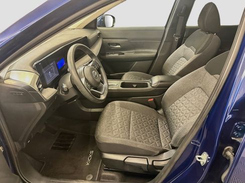 Used 2025 Nissan Kicks SV AWD/4WD image 13