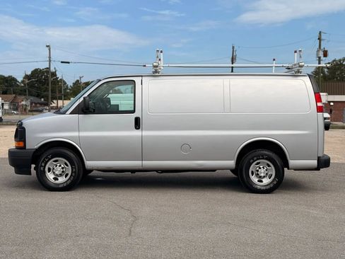 Used 2017 Chevrolet Express 2500 RWD image 6