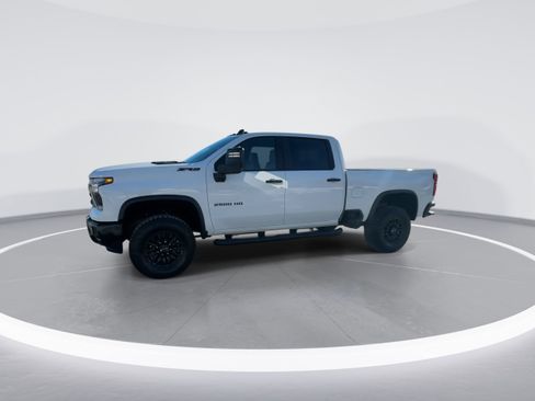 Used 2025 Chevrolet Silverado 2500 ZR2 w/ Technology Package AWD/4WD image 5