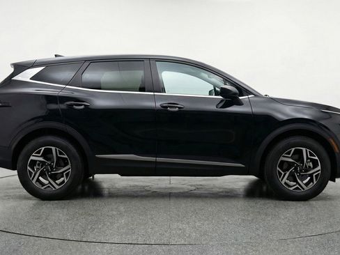 Used 2025 Kia Sportage LX image 11
