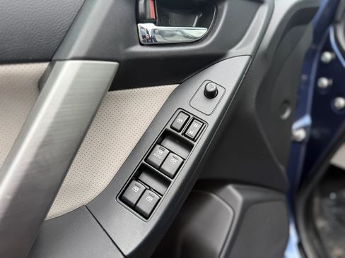 Used 2014 Subaru Forester 2.5i Limited image 19