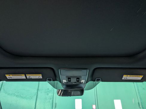 Used 2025 Honda Pilot TrailSport image 34