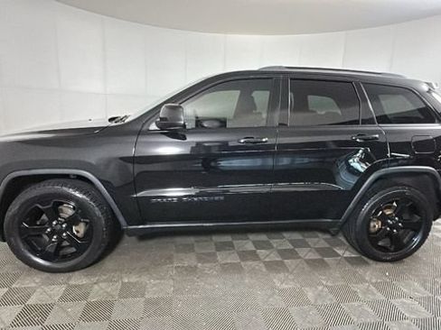 Used 2018 Jeep Grand Cherokee Laredo AWD/4WD image 5