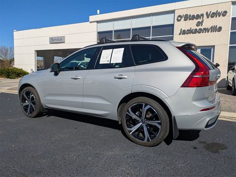 Used 2023 Volvo XC60 B5 Ultimate w/ Climate Package image 4