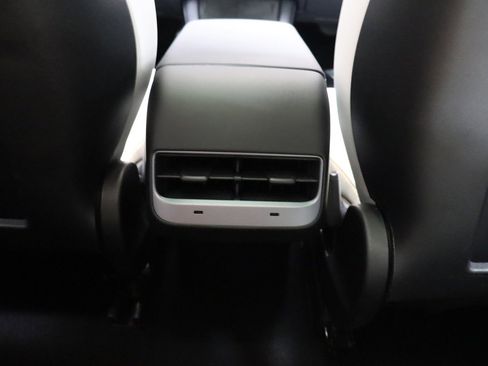 Used 2022 Tesla Model 3 image 40