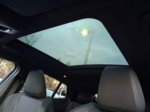 Used 2025 BMW X2 xDrive28i w/ Premium Package image 11