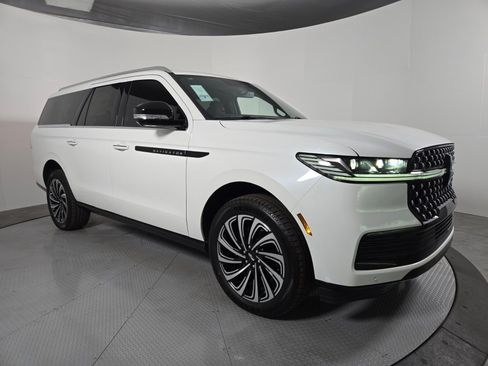 New 2026 Lincoln Navigator L Black Label AWD/4WD image 2