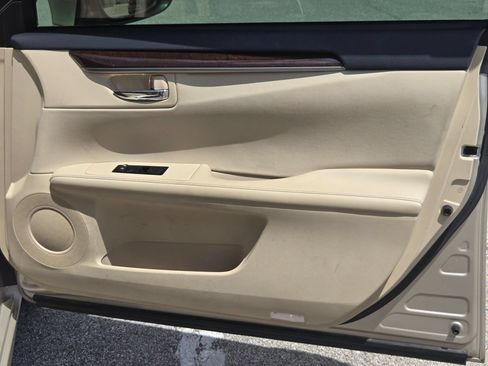 Used 2015 Lexus ES 350 w/ Premium Package FWD image 29