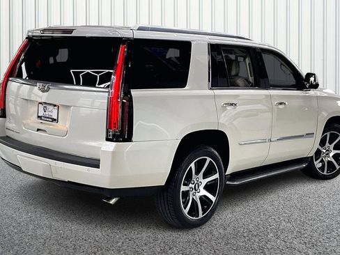 Used 2015 Cadillac Escalade Luxury image 6