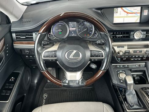 Used 2017 Lexus ES 300h w/ Navigation System Package FWD image 13