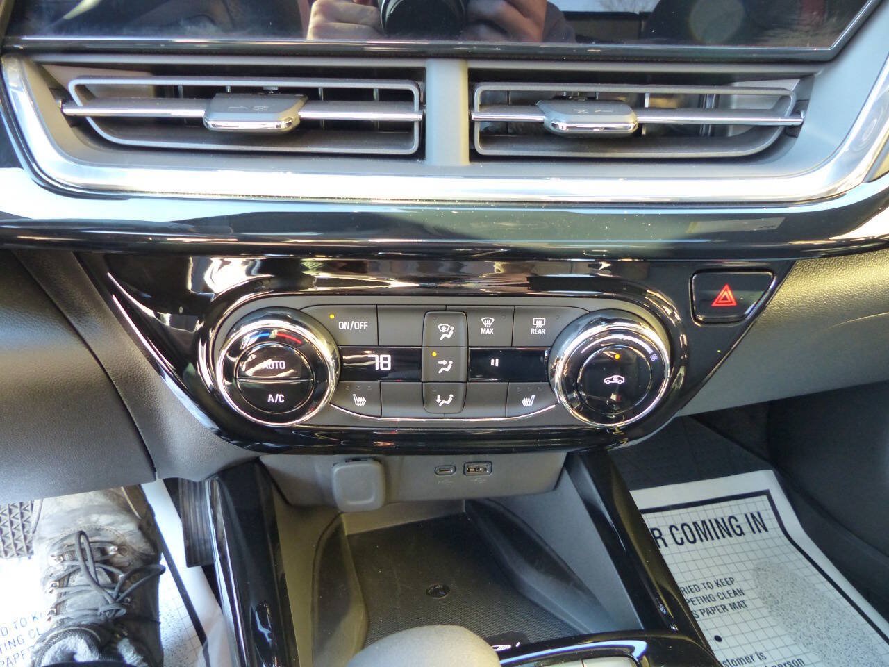 Used 2026 Chevrolet Trax RS w/ Sunroof Package FWD image 35
