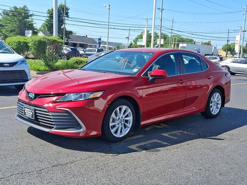 Used 2024 Toyota Camry LE FWD image 3
