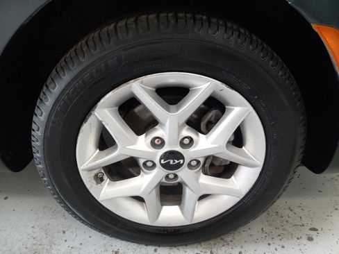 Used 2025 Kia Soul LX w/ LX Technology Package FWD image 4