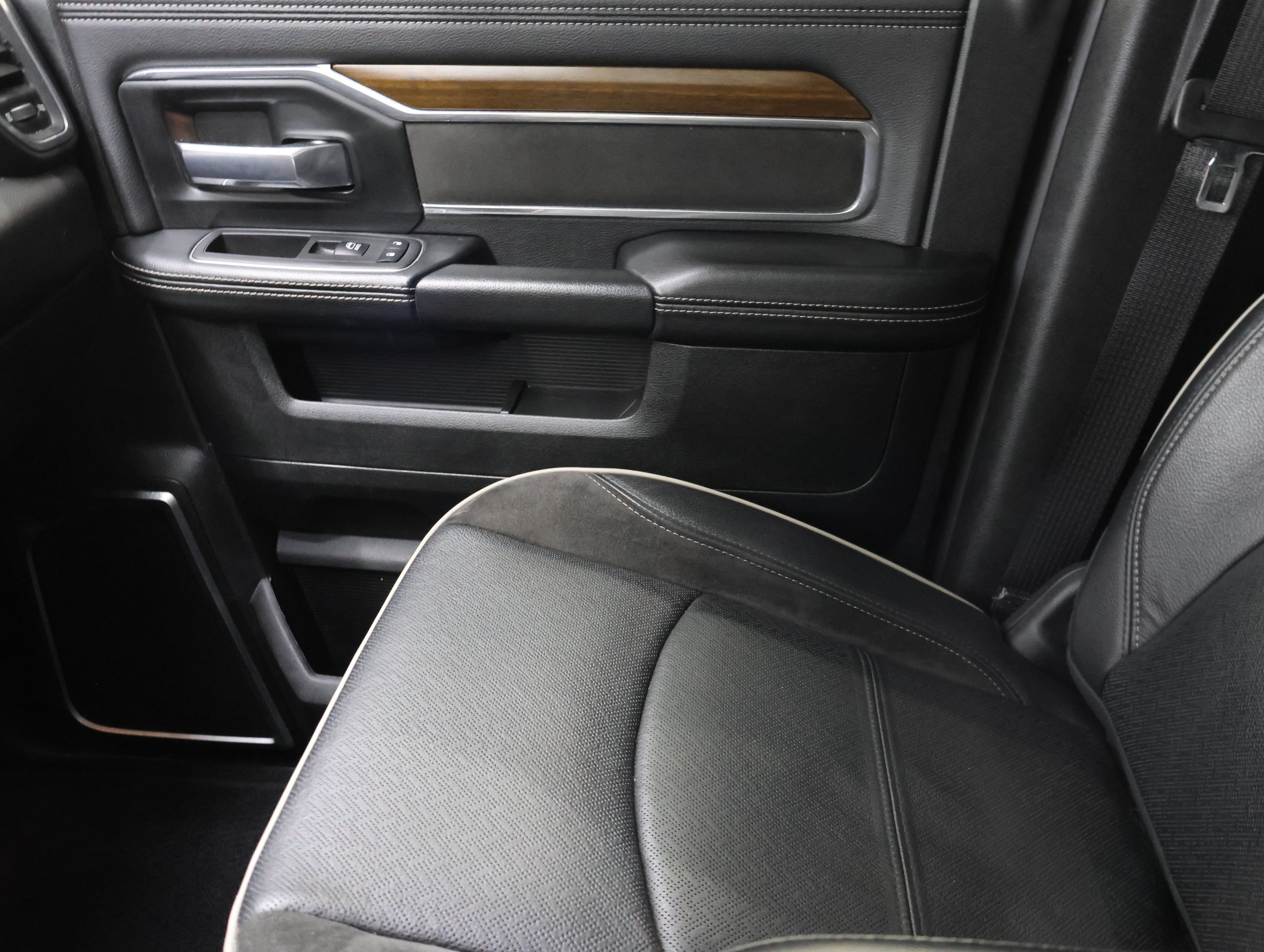 Used 2024 RAM 2500 Laramie AWD/4WD image 13