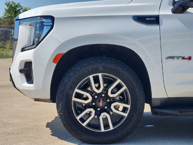 Used 2024 GMC Yukon AT4 w/ Technology Package AWD/4WD image 8