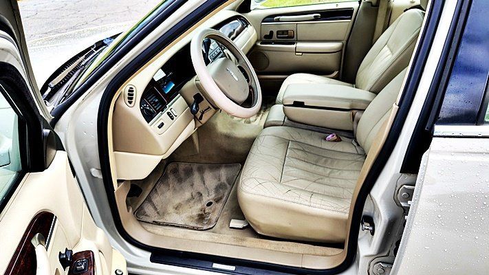 Used 2006 Lincoln Town Car Signature RWD image 13