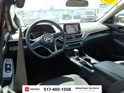 Used 2024 Nissan Altima 2.5 SV FWD image 13