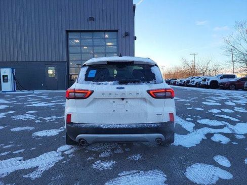 Used 2023 Ford Escape SE w/ PHEV Premium Package image 4
