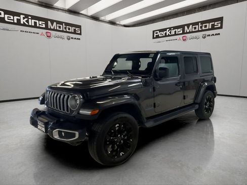Used 2025 Jeep Wrangler Unlimited Sahara AWD/4WD image 1