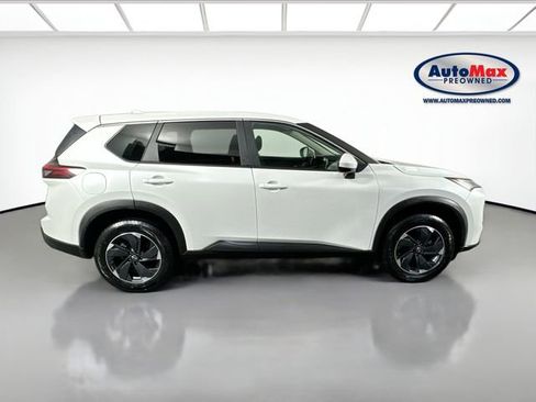 Used 2025 Nissan Rogue SV image 9