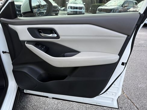 Used 2023 Nissan Rogue SV w/ SV Premium B Package image 14