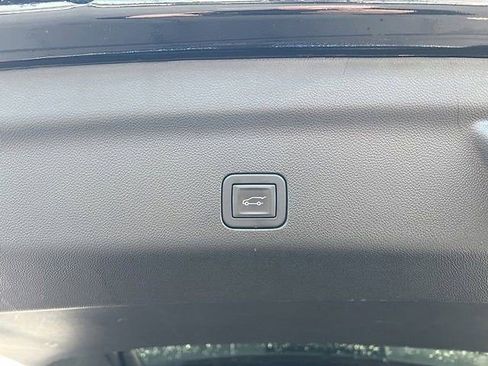 Certified 2025 GMC Yukon Denali image 19