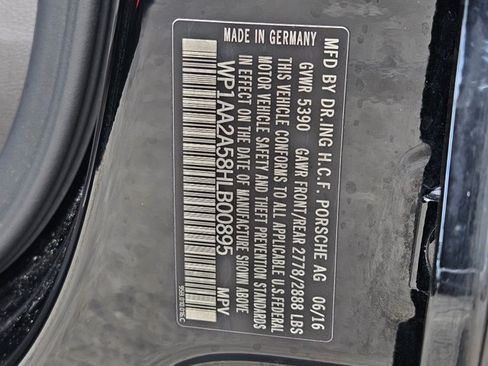 Used 2017 Porsche Macan AWD/4WD image 23