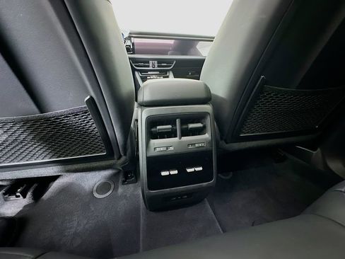 Used 2025 Porsche Macan Electric image 27