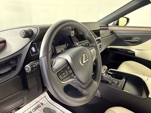 Certified 2025 Lexus ES 300h w/ Premium Package image 14