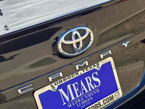 Used 2021 Toyota Camry SE image 11