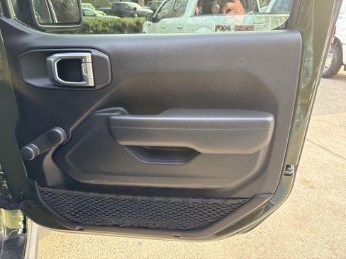 Used 2022 Jeep Wrangler Unlimited Sport image 19