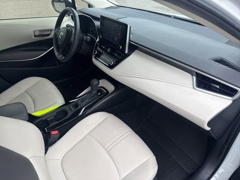Used 2022 Toyota Corolla LE w/ Premium Interior Package FWD image 15